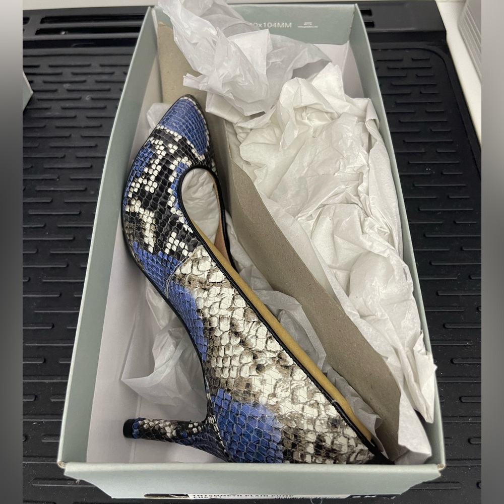 ROCKPORT 75mm Total Motion Women’s Pump Sz 6M CH6723 Blue Black Grey Snake - Picture 2 of 11